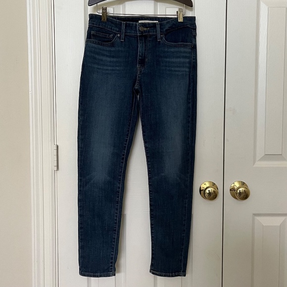 Levis Medium Wash 711 Skinny Jeans (Size 28) - Picture 2 of 10